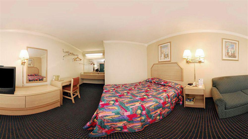 University Inn & Suites Σαν Αντόνιο Δωμάτιο φωτογραφία